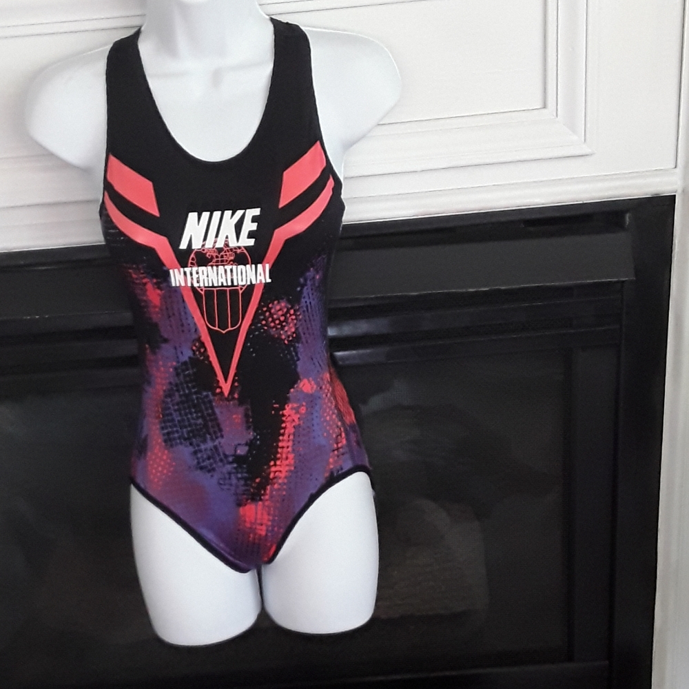 Nike Int'l Activewear - Picture 1 of 3
